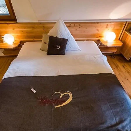Gaestehaus Holzer Kreuz- Gaestezimmer Margerite Fuer 2 Personen Inkl Landfruehstueck